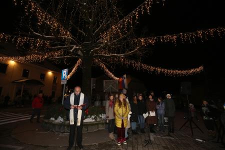 PRIŽIG LUČI 09 FOTO LJUBO VUKELIČ